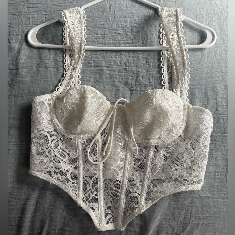 Olivaceous Lace Bustier in Cream White